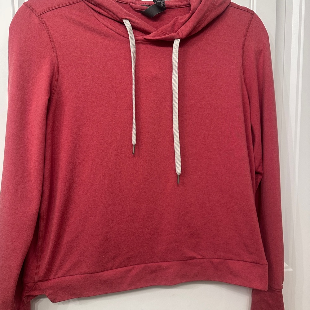 Vuori Sierra Red Halo Essential Hoodie - Picture 5 of 7